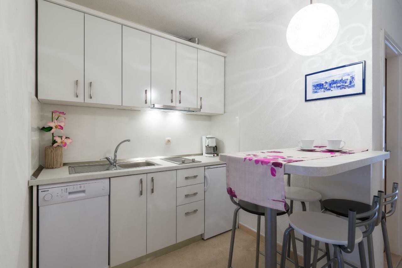 Apartments Nada Bol Eksteriør bilde