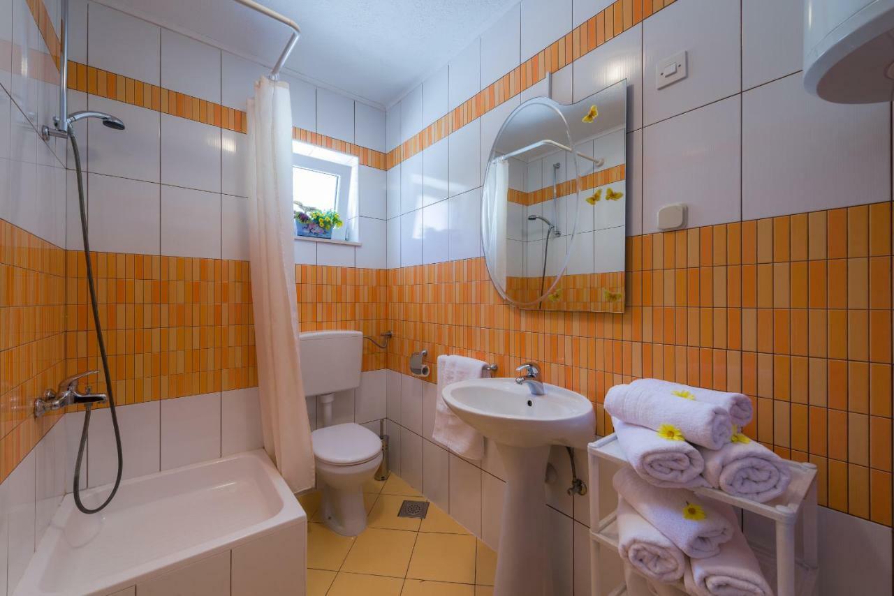 Apartments Nada Bol Eksteriør bilde